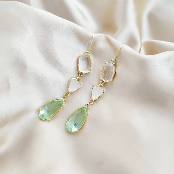 New! Green Glass Drop Earrings - Picture 6 of 13